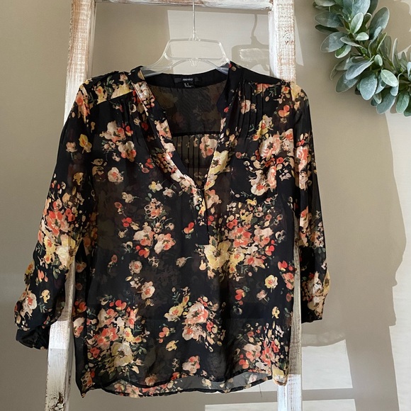 2/$15 Forever 21 Floral 3/4 Sleeved Top - Picture 1 of 5